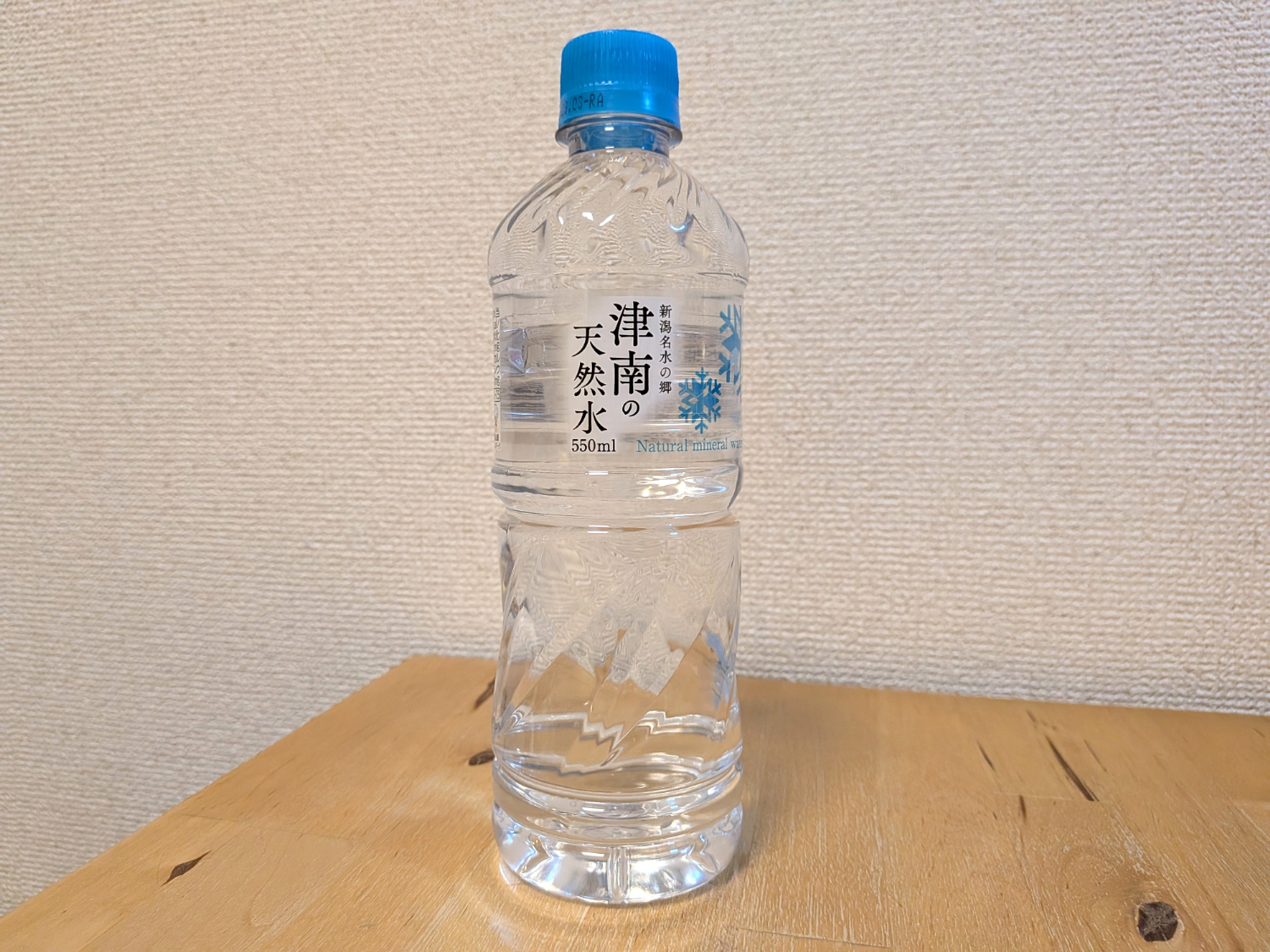 新潟名水の郷 　津南の天然水　ミネラルウォーター　550mlボトル　ゆきバージョン