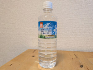富士山大地の雪どけ水 天然バナジウム 三本珈琲オリジナルミネラルウォーター 山中湖村産 ラベル正面 2026年9月3日追加画像