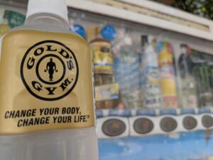 ゴールドジム GOLD'S GYMオリジナルミネラルウォーター 富山県下新川郡入善町産 自動販売機で購入