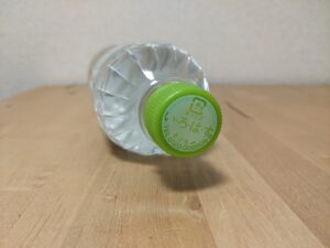 大山の天然水　いろはす　日本の天然水　ミネラルウォーター　ペットボトルキャップ