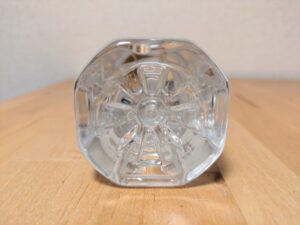 一富士　富士市産ミネラルウォーター　ペットボトル底　D+の文字は大協プラスの意味