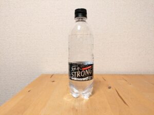 SUNTORY　天然水　THE STRONG　強炭酸水　小山町産