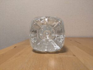 富士山 山中湖村 ミネラルウォーター バナジウム ペットボトルの底