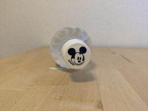 ミッキーマウス柄のボトルキャップ　ミネラルウォーターベースの純水