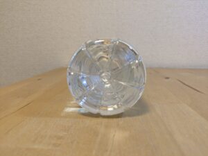 奥軽井沢　森にやさしい水　嬬恋村産ミネラルウォーター　ペットボトルの底