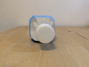 コメリ　ミネラルウォーター　ペットボトルキャップ白