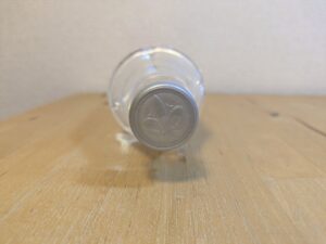 アクアパンナ　イタリアトスカーナ地方採水　ミネラルウォーター　ペットボトルキャップ　百合の紋章