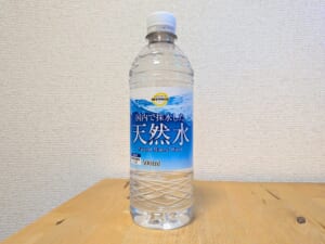 国内で採水した天然水 ベストプライス トップバリュ 静岡県駿東郡小山町産ミネラルウォーター 2026年10月21日追加画像 ラベル正面