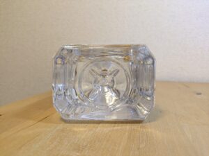 アルカリ天然水　セブンアンドアイ　浜田市産ミネラルウォーター　ペットボトル底部分