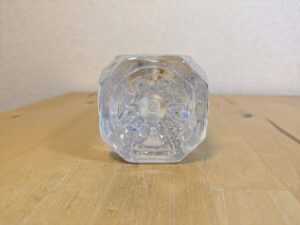 西伊豆の名水　健　静岡県賀茂郡西伊豆町産ミネラルウォーター　ペットボトル底部分