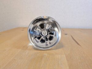 トゥモロー・ウォーター　TomorroWater　ミネラルウォーター　ペットボトル底部分