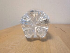 友桝飲料　強　炭酸水　山梨県富士吉田市産天然水使用　ペットボトルの底部分