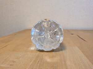 九重山麓の渓流　大分県玖珠郡玖珠町産ミネラルウォーター　ペットボトル底部分