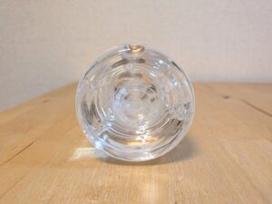 出羽三山の天然水使用　ブルボン　アルカリイオン水　ペットボトル底部分