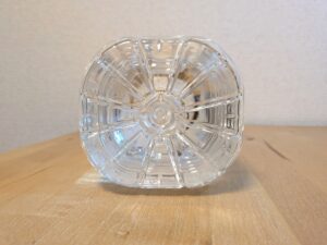 セブンアンドアイグループ　天然水　小山町産　ミネラルウォーター　ペットボトル底部分