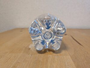 日田の名水使用　TANSAN STRONG　強炭酸水　ペットボトル底部分　OBKの文字