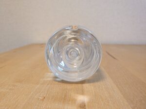 信州　伊那華の天然水　長野県塩尻市産ミネラルウォーター　ペットボトル底部分