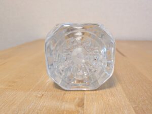 金太郎の力水　南足柄市産ミネラルウォーター　炭酸水素イオン　ペットボトル底部分