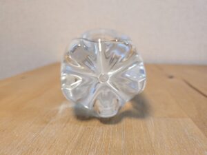 国産天然水　強炭酸水　山梨市産ミネラルウォーター＋炭酸　ペットボトル底部分