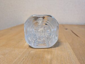 WAKODO　赤ちゃんの天然水　安曇野市産ミネラルウォーター　ペットボトル底部分　吉野工業所製