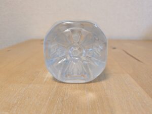 うおづのうまい水 UOZU no UMAIMIZU ミネラルウォーター ペットボトル底部分 東洋製罐