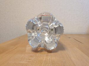 シリカ炭酸水　美容や、健康に。　天然水100％使用　シリカ72㎎　ペットボトル底部分