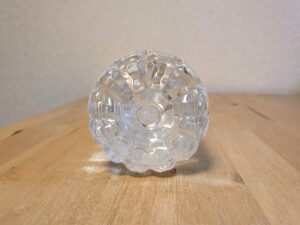 甲斐のやさしい水　おいしい天然水　笛吹市産ミネラルウォーター　ペットボトル底部分