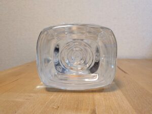 コープ　co-op　月山の水　鶴岡市産ミネラルウォーター　ペットボトル底部分