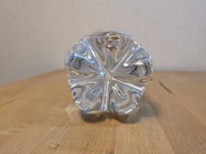 炭酸生活総合研究所　強炭酸水　天然水使用　プレーン　ペットボトル底部分