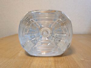 アンシンクのあんしん水　保存期間10年の災害備蓄用飲料水　ペットボトルの底部分　吉野工業所製