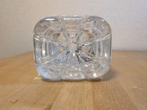 富士アクア株式会社　甲斐のやさしい水　～富士山麓～　ペットボトル底部分