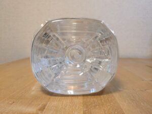 非常用5年保存水　富士ミネラルウォーター　山梨県富士吉田市産　ペットボトル底部分　吉野工業所製