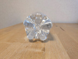 伊賀の天然水　強炭酸水　くらしリズム　ツルハグループ　ペットボトル底部分