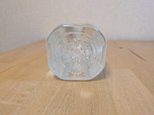 蔵王天然水　宮城県苅田郡七ヶ宿町産ミネラルウォーター　ペットボトル底部分　吉野工業所製