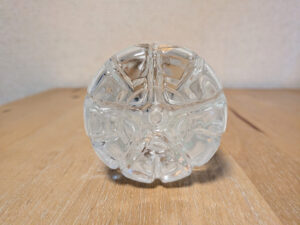 ピュアの森 自然の恵みが運ぶ水 板倉町産ミネラルウォーター ペットボトル底部分