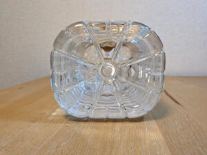 水彩の森　ブナ林北限の里　黒松内町産ミネラルウォーター　ペットボトル底部分