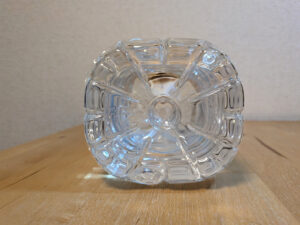 生活良好 くらし良好 天然水 山中湖村産ミネラルウォーター ペットボトル底部分 OY-8の文字