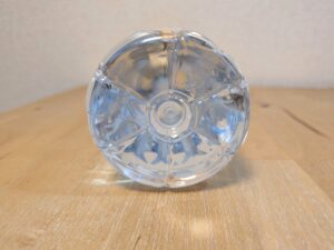 元谷芙美子さんラベル　アパホテル　ミネラルウォーター　北海道限定　ペットボトル底部分　LJの文字　ロジネットジャパン