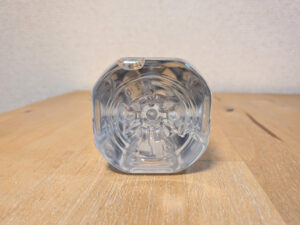 ばんだい山の天然水　磐梯町産ミネラルウォーター　ペットボトル底部分　吉野工業所製