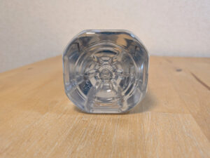 富士のお山の隠し水　静岡県富士宮市産ミネラルウォーター　ペットボトル底部分　吉野工業所製