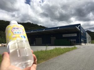 石見山麓の天然水 島根県浜田市金城町にある製造者の株式会社ケイ・エフ・ジー前まで行った時の画像