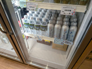 彩の水だより 埼玉県の水道水 災害備蓄水 アルミ缶ボトル 売り場での様子