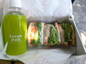 フレッシュデリ　Fresh Deli　オリジナルミネラルウォーター　サンドイッチ