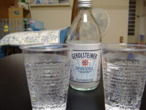 GEROLSTEINER(ゲロルシュタイナー / ドイツ産) 硬度高めの炭酸水 ビン入り