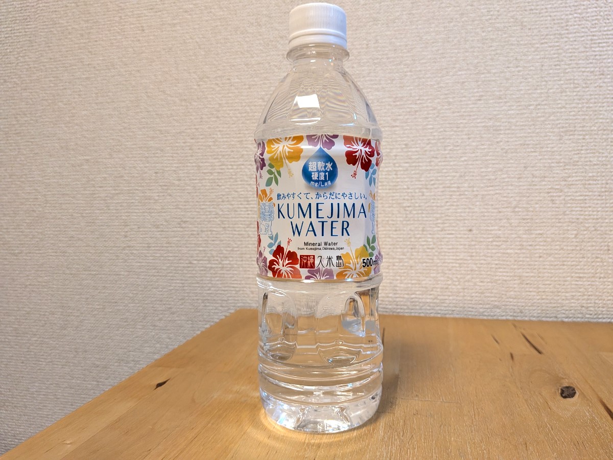 久米島　自然水　KUMEJIMA WATER　ミネラルウォーター　ラベル正面