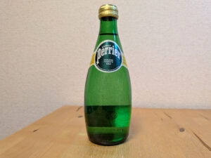 ペリエ Perrier フランス産炭酸水 ラベル正面