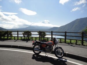 ミネラルウォーター大全の為に購入したバイク SUZUKI ST250Eタイプ オレンジ