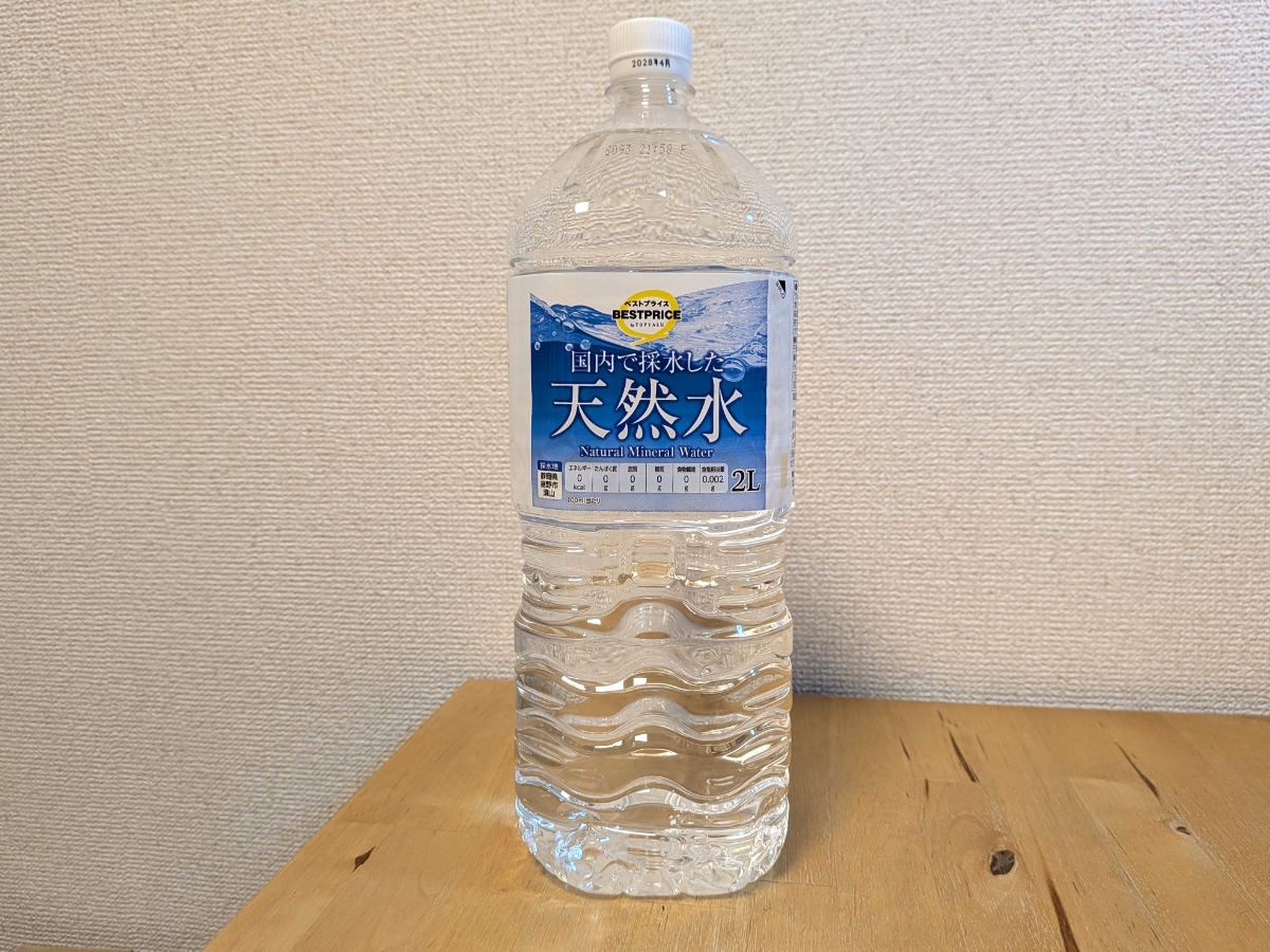 TOPVALU　国内で採水した天然水　静岡県裾野市産　ラベル正面