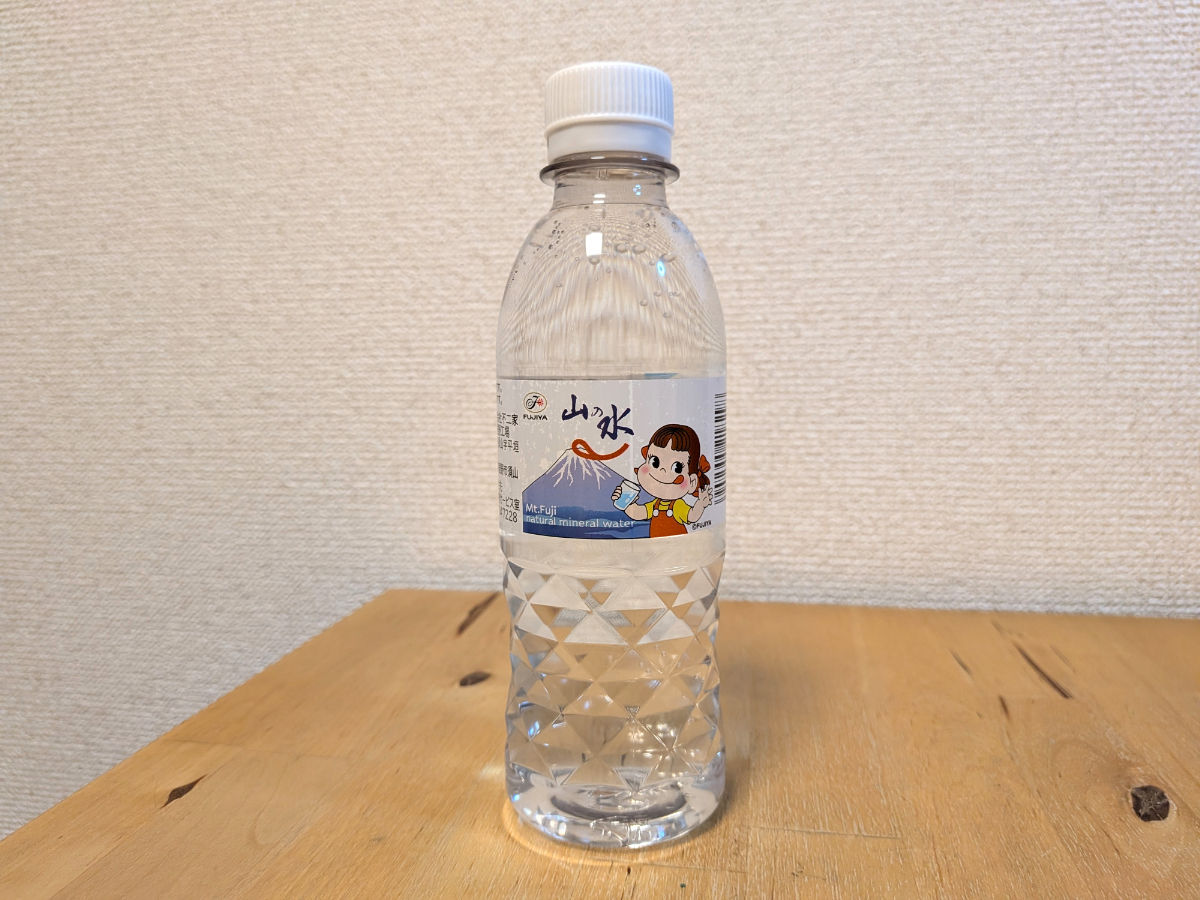 不二家　山の水　オリジナルミネラルウォーター　ペコちゃん　ラベル正面