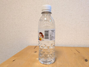不二家 山の水 オリジナルミネラルウォーター ペコちゃん ラベル側面